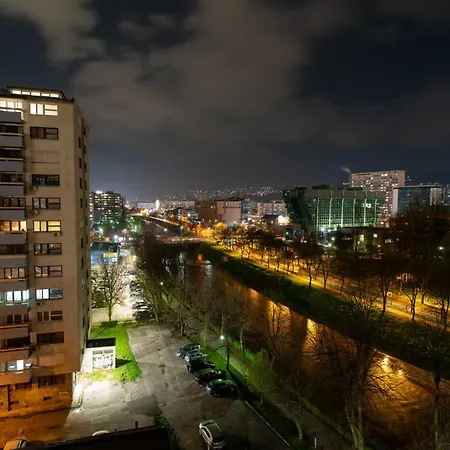 Sunny Wilson's Promenade Apartman *
