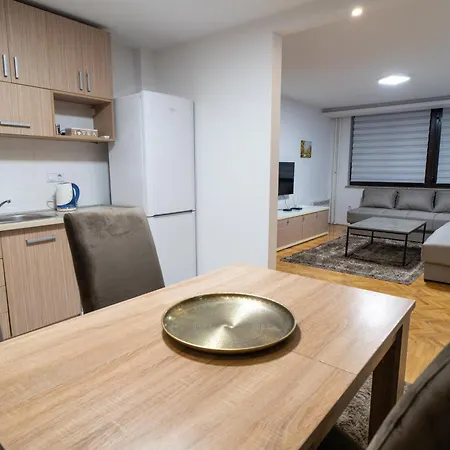 Sunny Wilson's Promenade Apartman